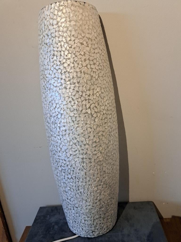 Te koop muurlamp, wit/creme, Kunststof, 50 tot 75 cm, Romantisch, Ophalen of Verzenden