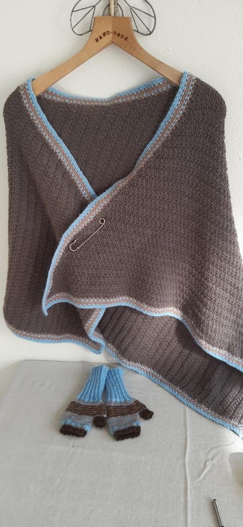 Eigengemaakte a symmetrische sjaal + mittens, Ophalen of Verzenden, Nieuw, Wol of Garen