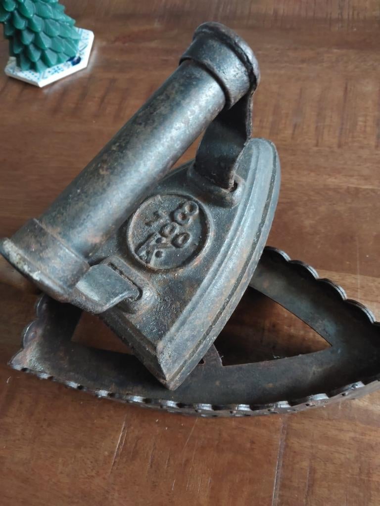 Oude strijkbout, Antiek en Kunst, Antiek | Gereedschap en Instrumenten, Ophalen of Verzenden