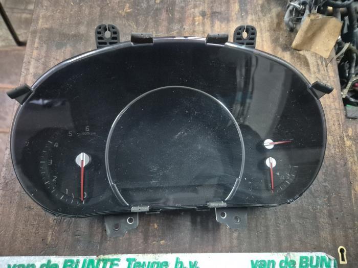 Kilometerteller KM van een Kia Sorento, 3 maanden garantie, Gebruikt, Kia