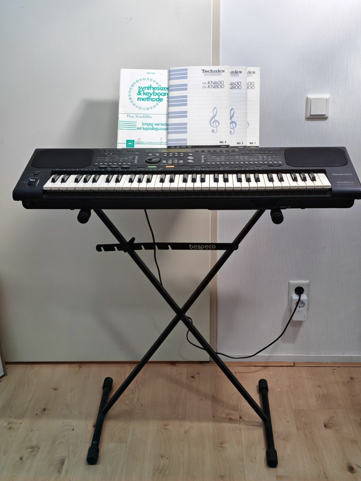 Technics KN800 Keyboard met standaard en MIDI-aansluiting, Muziek en Instrumenten, Keyboards, Ophalen, Gebruikt, 88 toetsen, Aanslaggevoelig