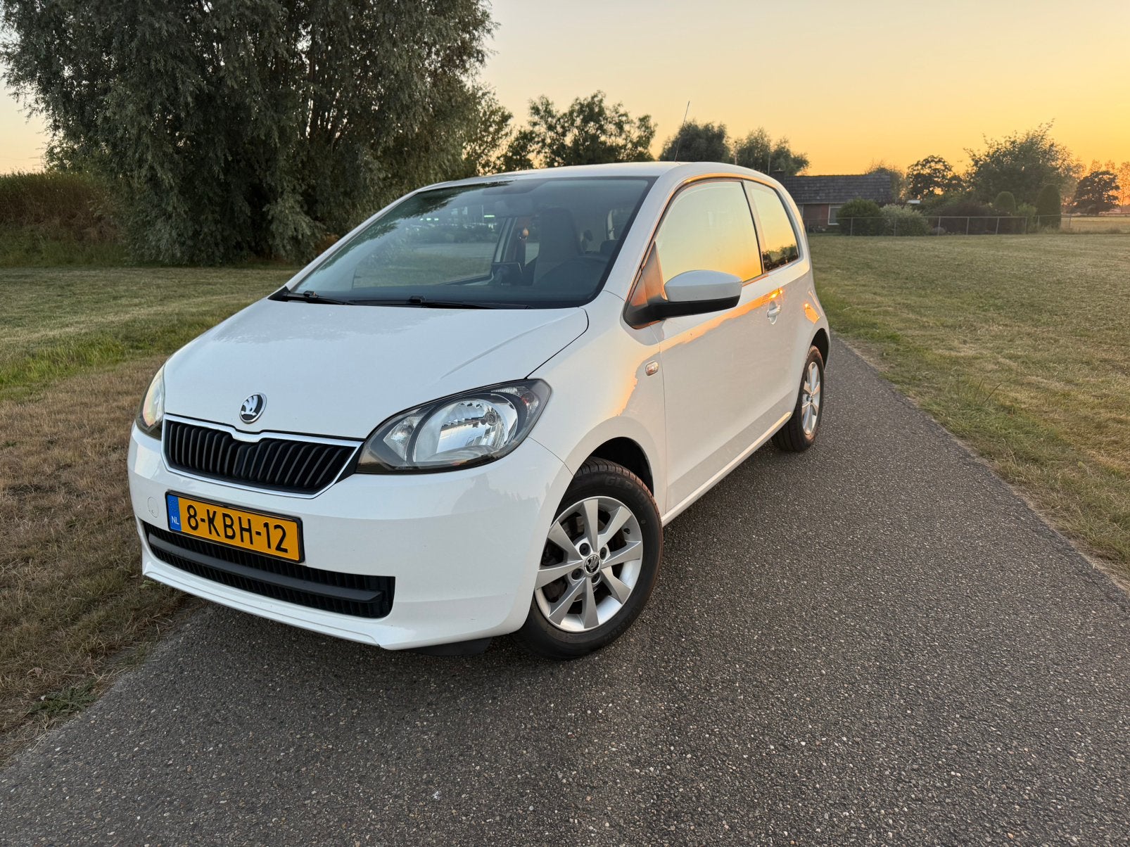 Skoda Citigo 2012 Wit nw apk airco navigatie!!, 4 stoelen, Wit, Bedrijf, Geïmporteerd