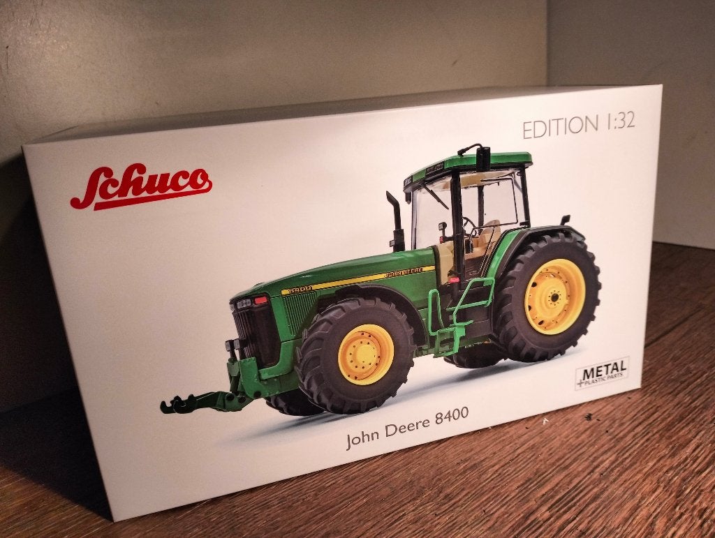Te koop Schuco John Deere 8400., Ophalen of Verzenden, Nieuw, Tractor of Landbouw, Schuco