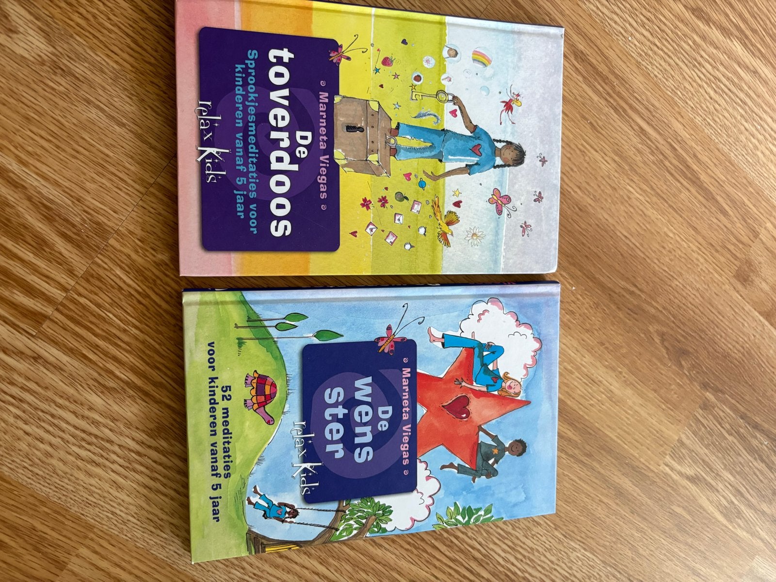 De toverdoos & De wensster - Sprookjesmeditaties, Boeken, Ophalen of Verzenden, Zo goed als nieuw, Sprookjes