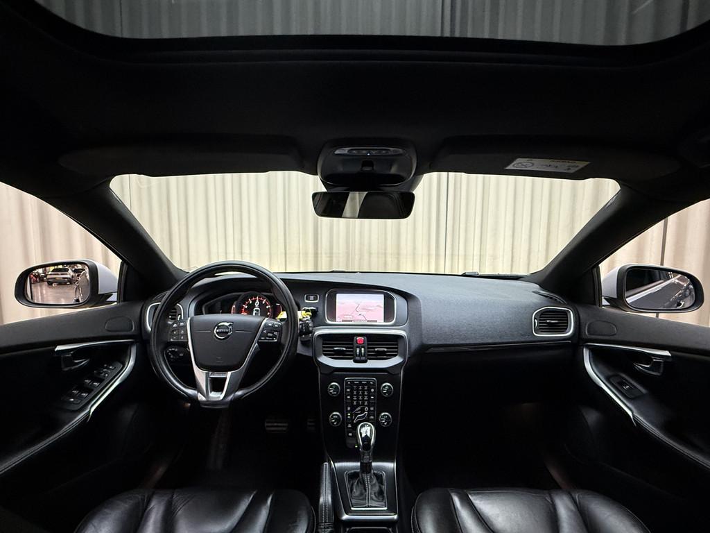 Volvo V40 2.0 T4 Business Sport 191 PK R-Design / Gereviseer, Gebruikt, Bedrijf, 1342 kg, Lichtsensor