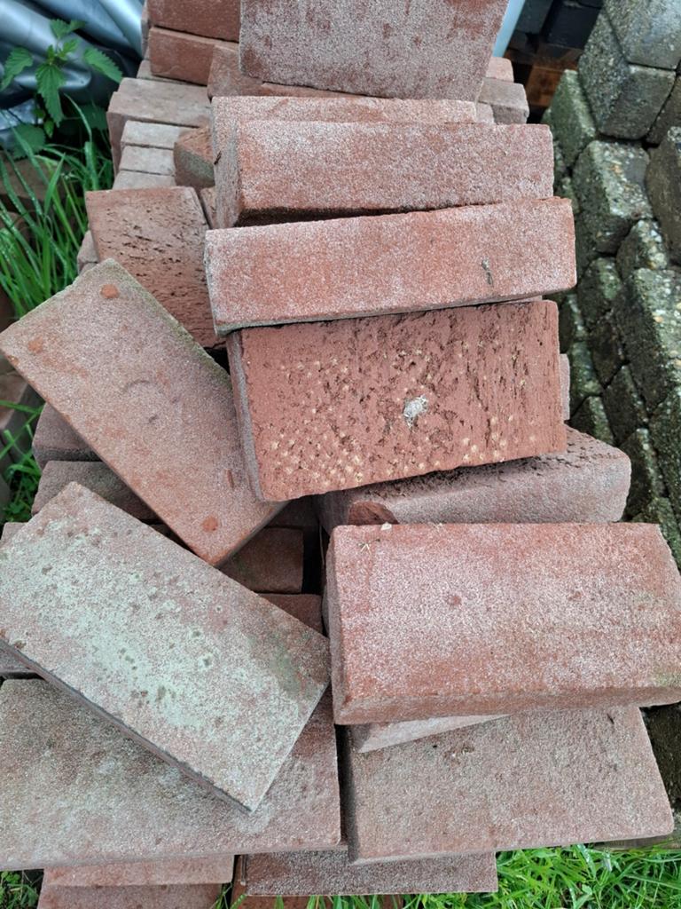 Rode gevelstenen, Ophalen, Beton, Klinkers