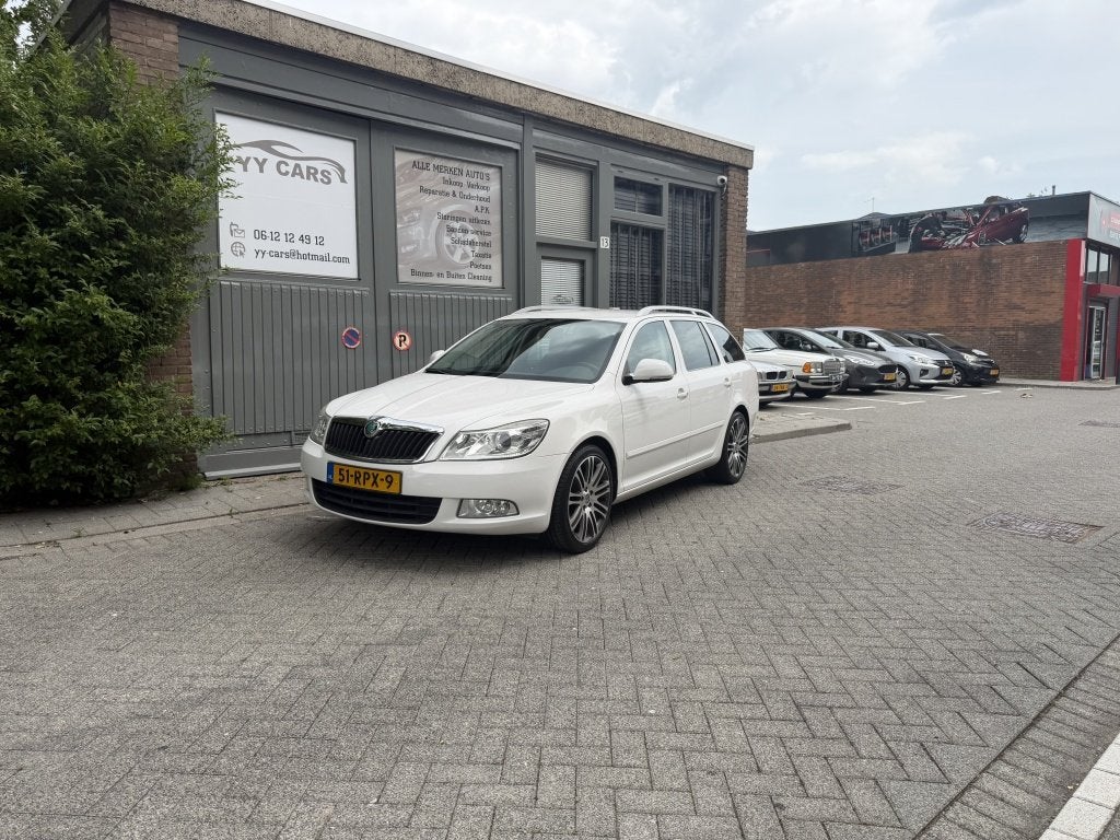 Skoda Octavia Combi AUTOMAAT 1.2 TSI Elegance (bj 2011), Auto's, Automaat, Euro 5, Gebruikt, 4 cilinders
