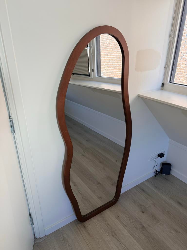 spiegel met houten lijst kwantum, Huis en Inrichting, Ophalen, Zo goed als nieuw, Overige vormen, 150 tot 200 cm