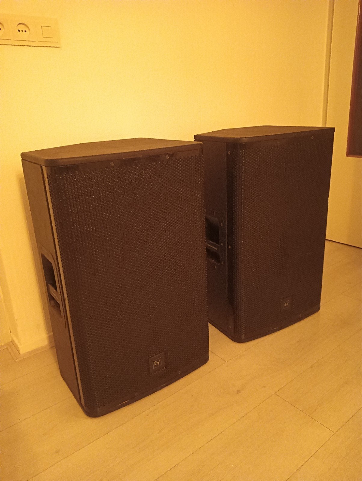 Electro-Voice ELX112 Live X Luidspreker set met hoezen, Ophalen of Verzenden, Gebruikt, Vloerstaande luidspreker, Overige merken