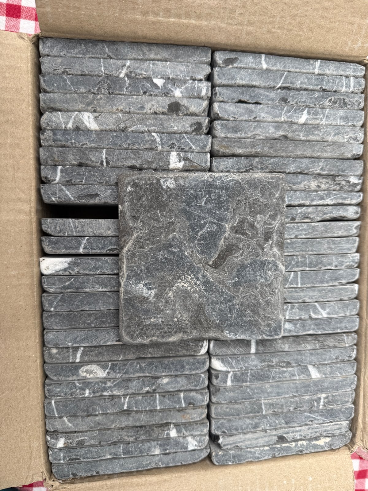 Getrommelde natuursteen tegels zwart, Ophalen, Overige materialen, Nieuw, Minder dan 20 cm