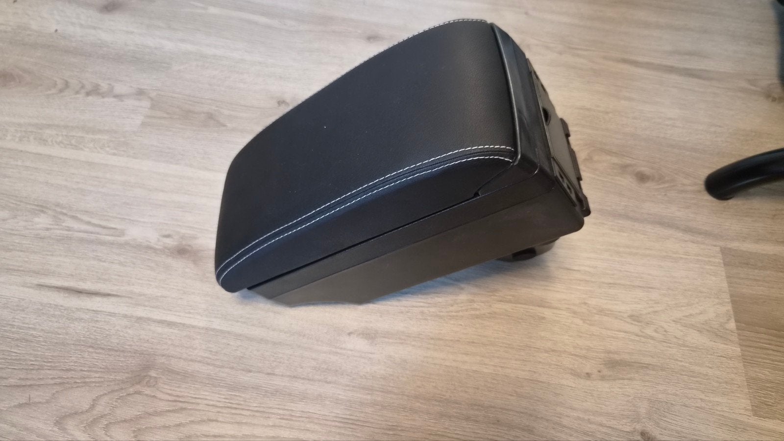 Armsteun met opbergvak en USB-poorten voor Peugeot 206, Ophalen, Nieuw, Peugeot