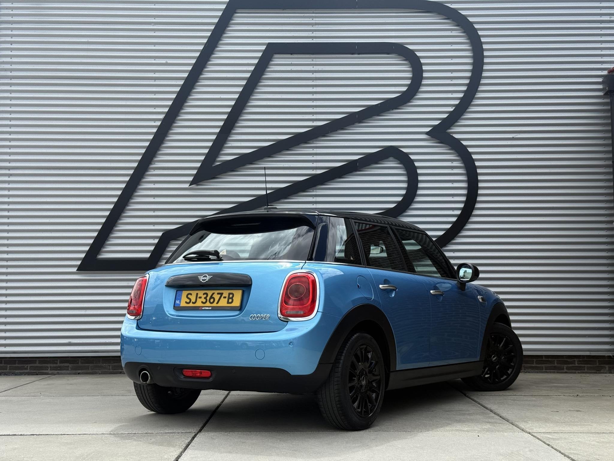 MINI 5-Deurs 1.5 Cooper 2e Eigenaar|Cruise|Pano|PDC|Navi|Ele, Voorwielaandrijving, 136 pk, Blauw, Leder en Stof