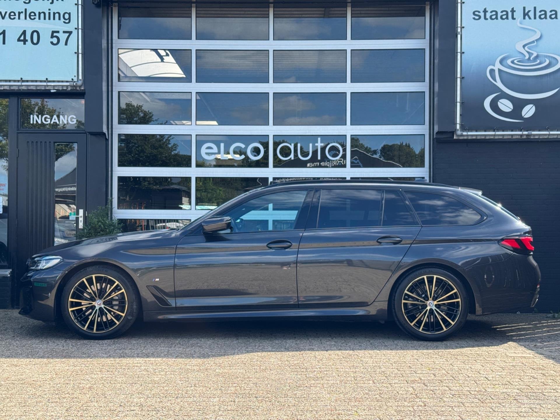 BMW 5-serie Touring 530i M-Sport / Pano / ACC / Luchtvering, Auto's, Automaat, Gebruikt, 4 cilinders, 2000 kg