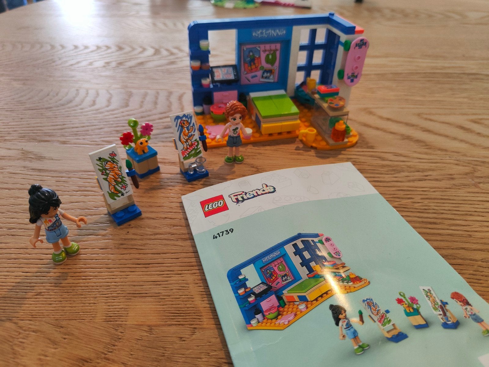 LEGO Friends 41739 Mia's Slaapkamer: Kunst en Skateboard, Lego, Friends, Ophalen of Verzenden, Zo goed als nieuw