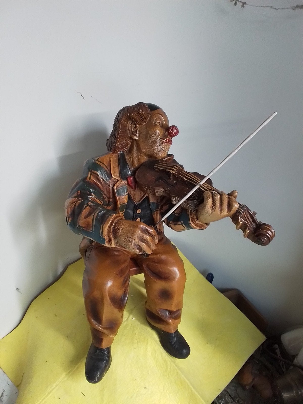 15058) mooie grote oude clown Jun Asilo op krukje, Ophalen of Verzenden, Zo goed als nieuw