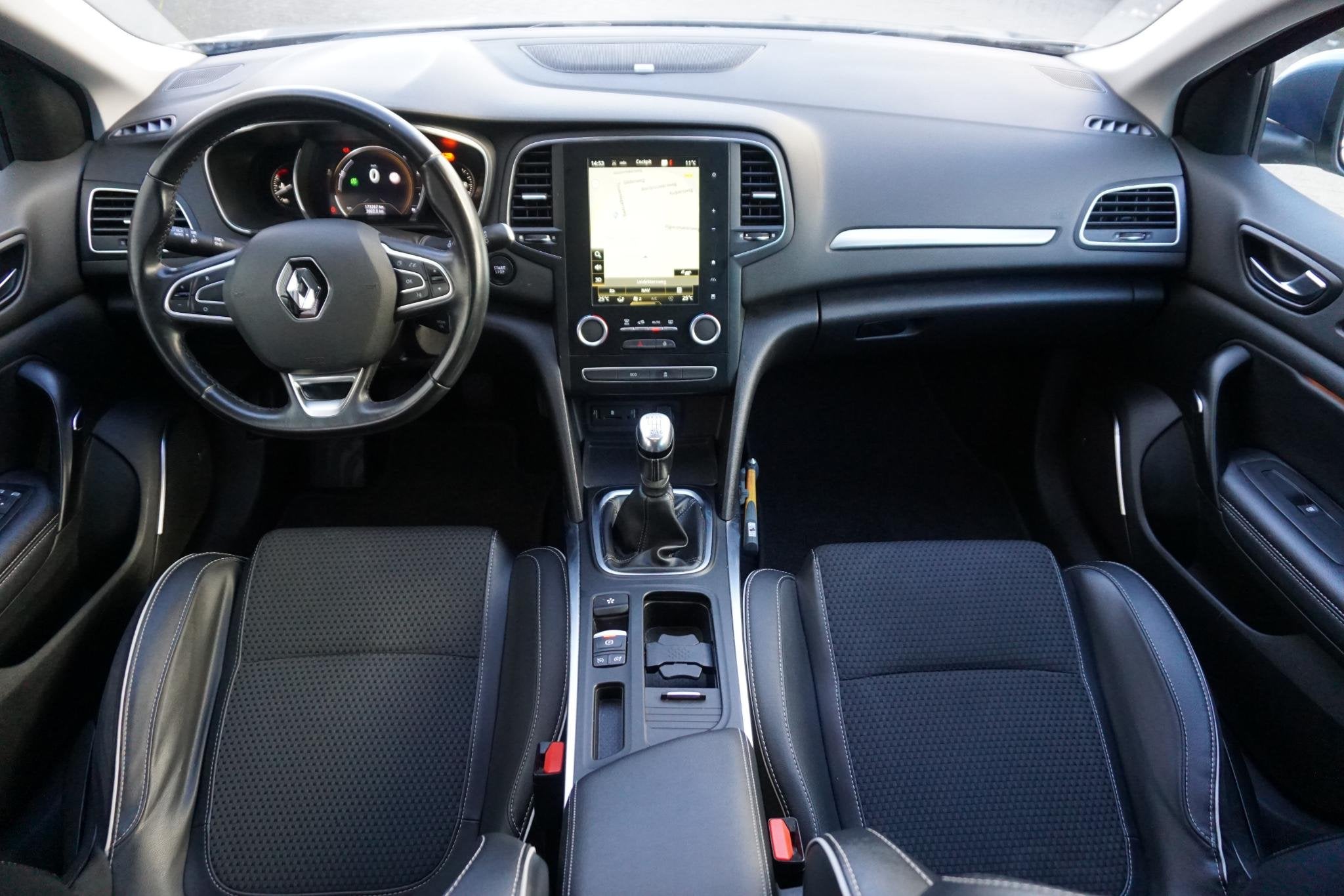 Renault Mégane Estate 1.2 TCe 130PK Bose/Trekhaak/17Inch.LM, Voorwielaandrijving, Gebruikt, 4 cilinders, Blauw