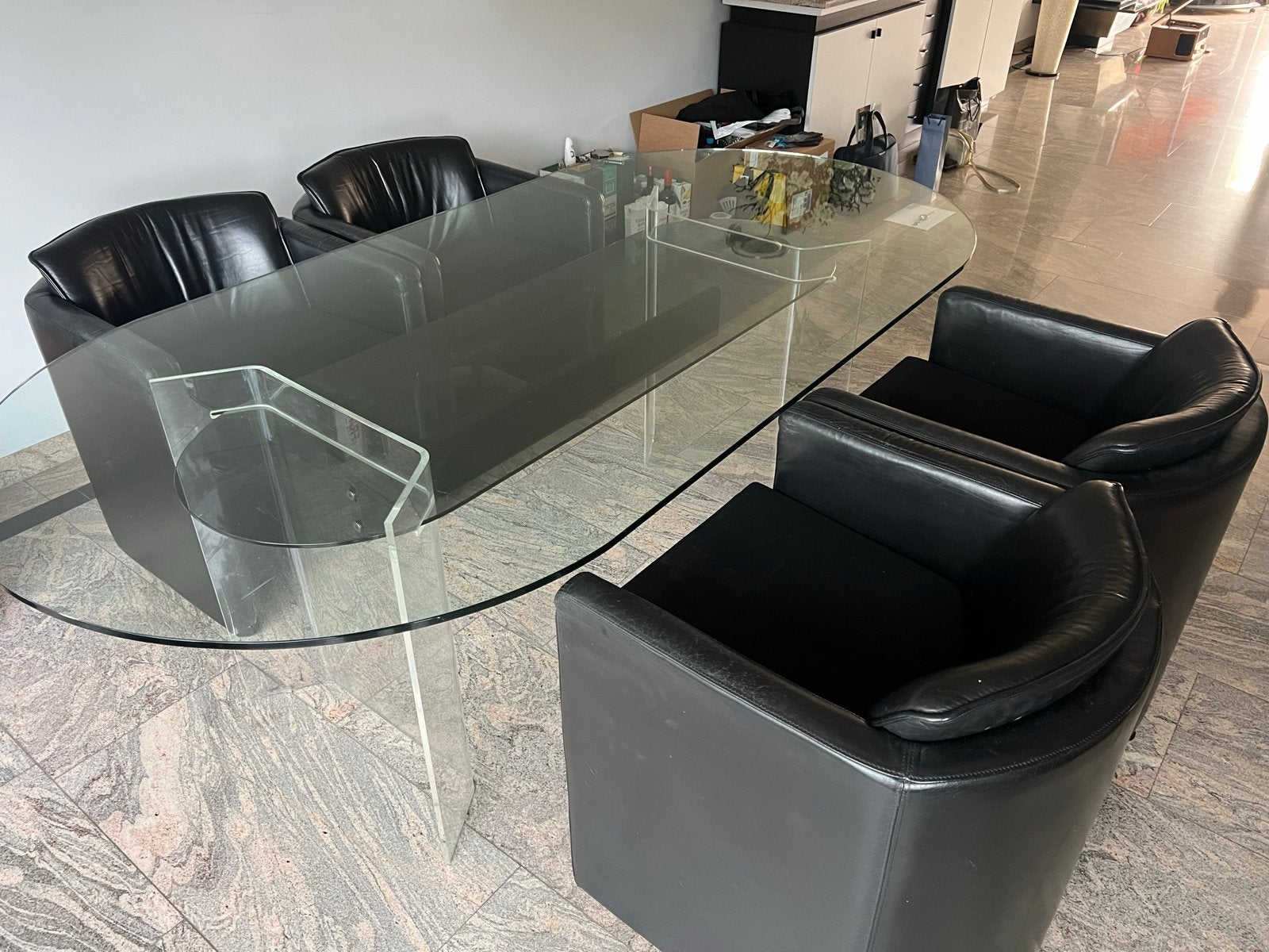 Eetkamerset: Glazen Tafel (215x107x75) + 4 Leolux Stoelen, Huis en Inrichting, Ophalen, Gebruikt, 4 tot 6 stoelen