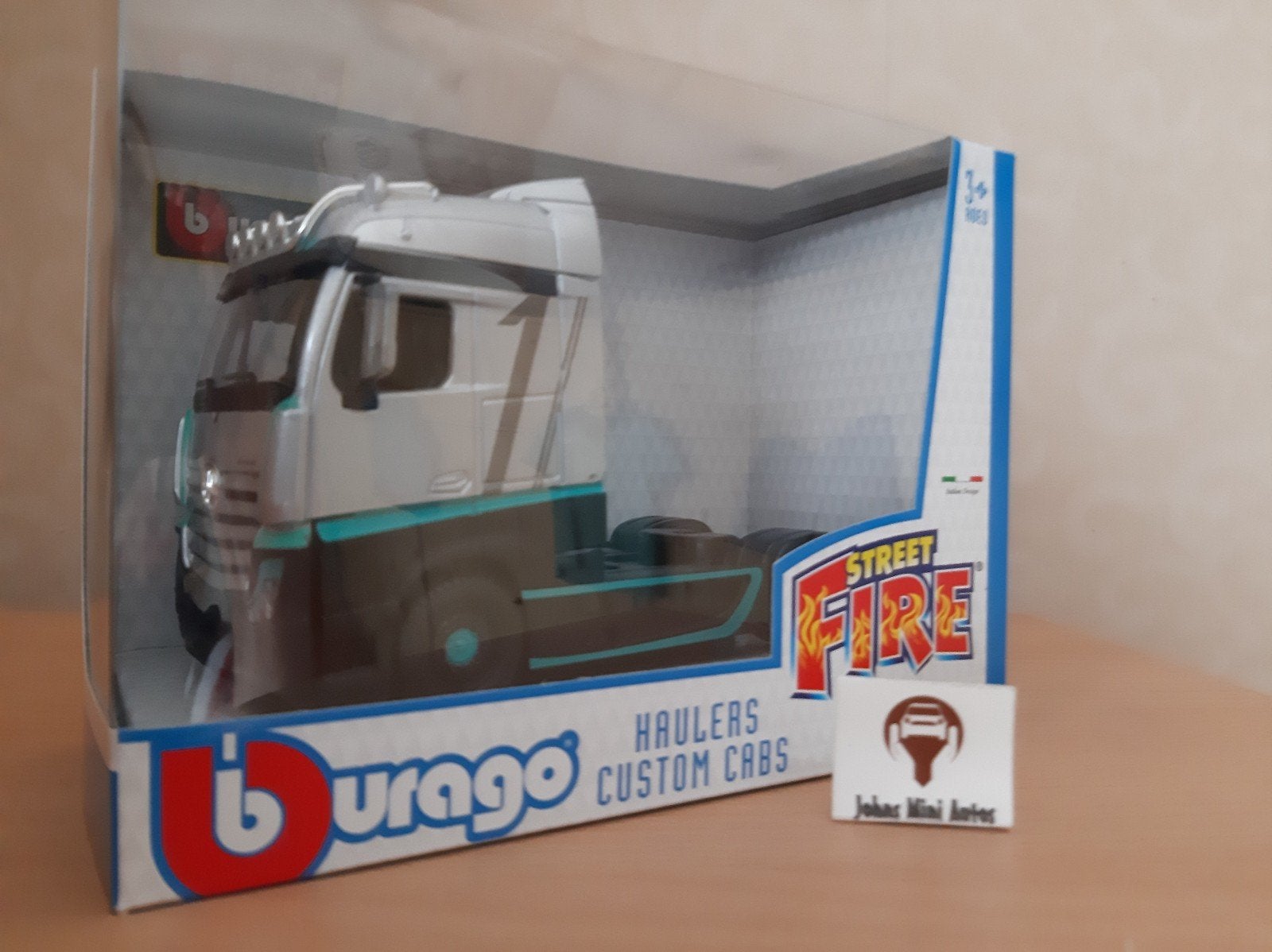 Mercedes Benz Actros Gigaspace 2020 F1 van Bburago 1:43, Overige merken, Nieuw, Ophalen of Verzenden, Bburago