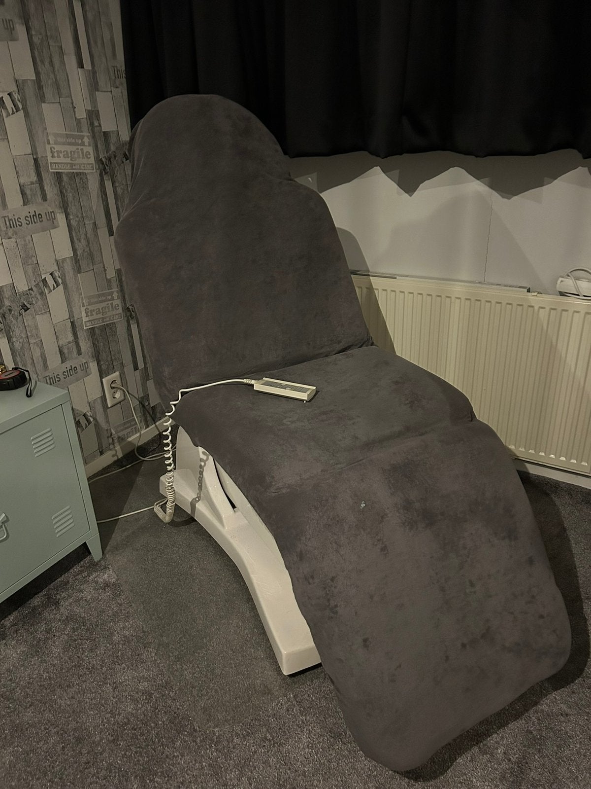 Behandelstoel schoonheidsspecialist + kruk en lamp, Ophalen, Gebruikt, Wit, Eén