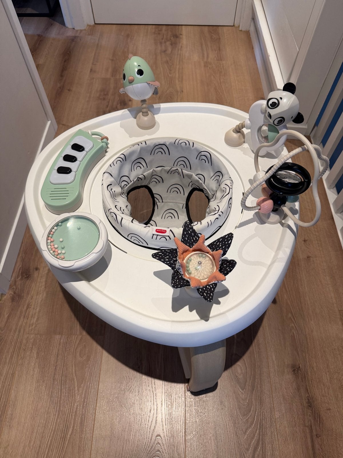 Tiny Love Activity Center Black & White Speeltafel, Ophalen, Zo goed als nieuw