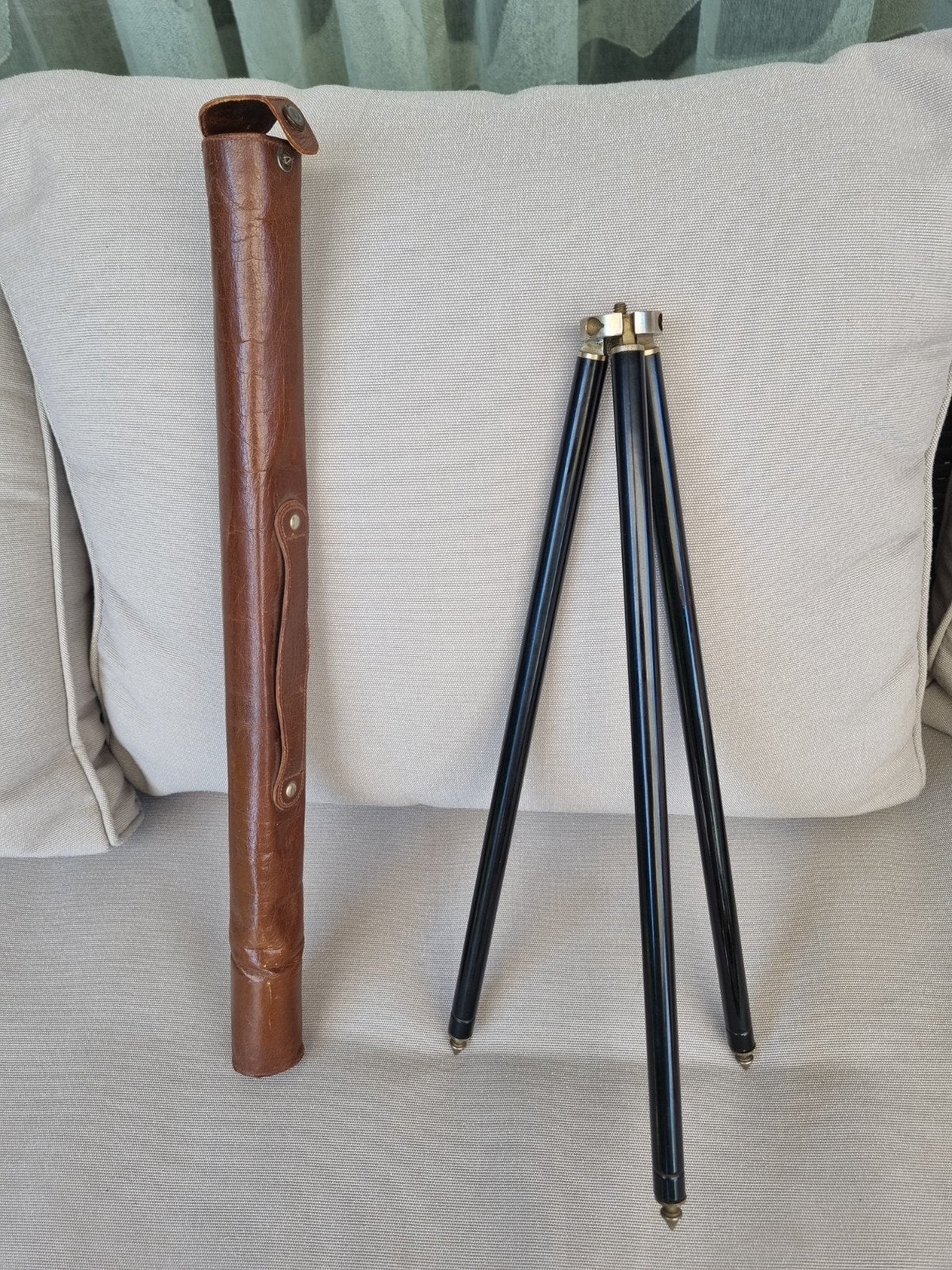 Vintage Driepoot Statief met Leren Koker - D.R.P. MESU, 175 cm of meer, Inclusief draagtas, Gebruikt, Overige merken