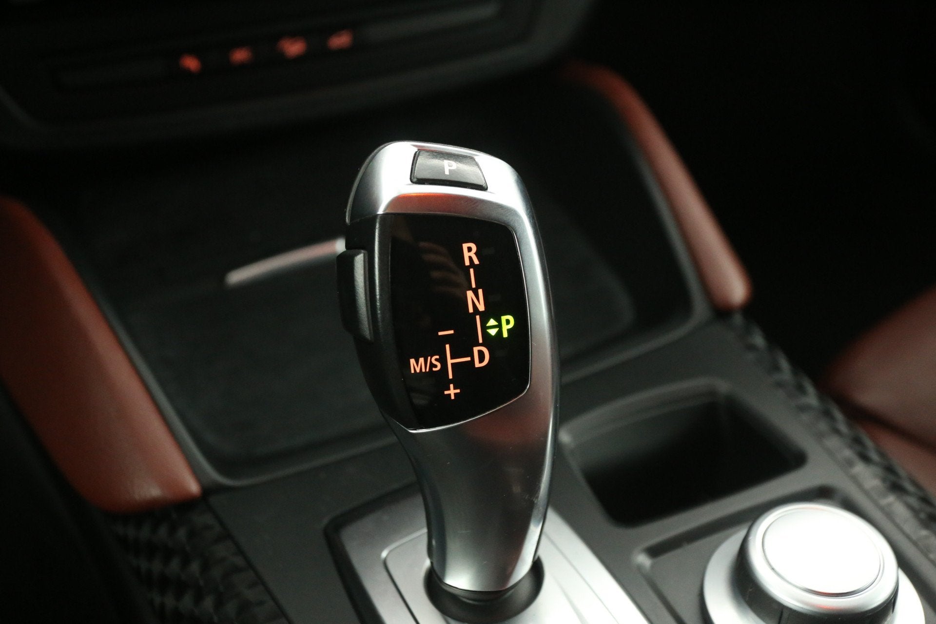 Foto 27 van BMW X6 xDrive High Executive 408PK | Youngtimer | Camera | M