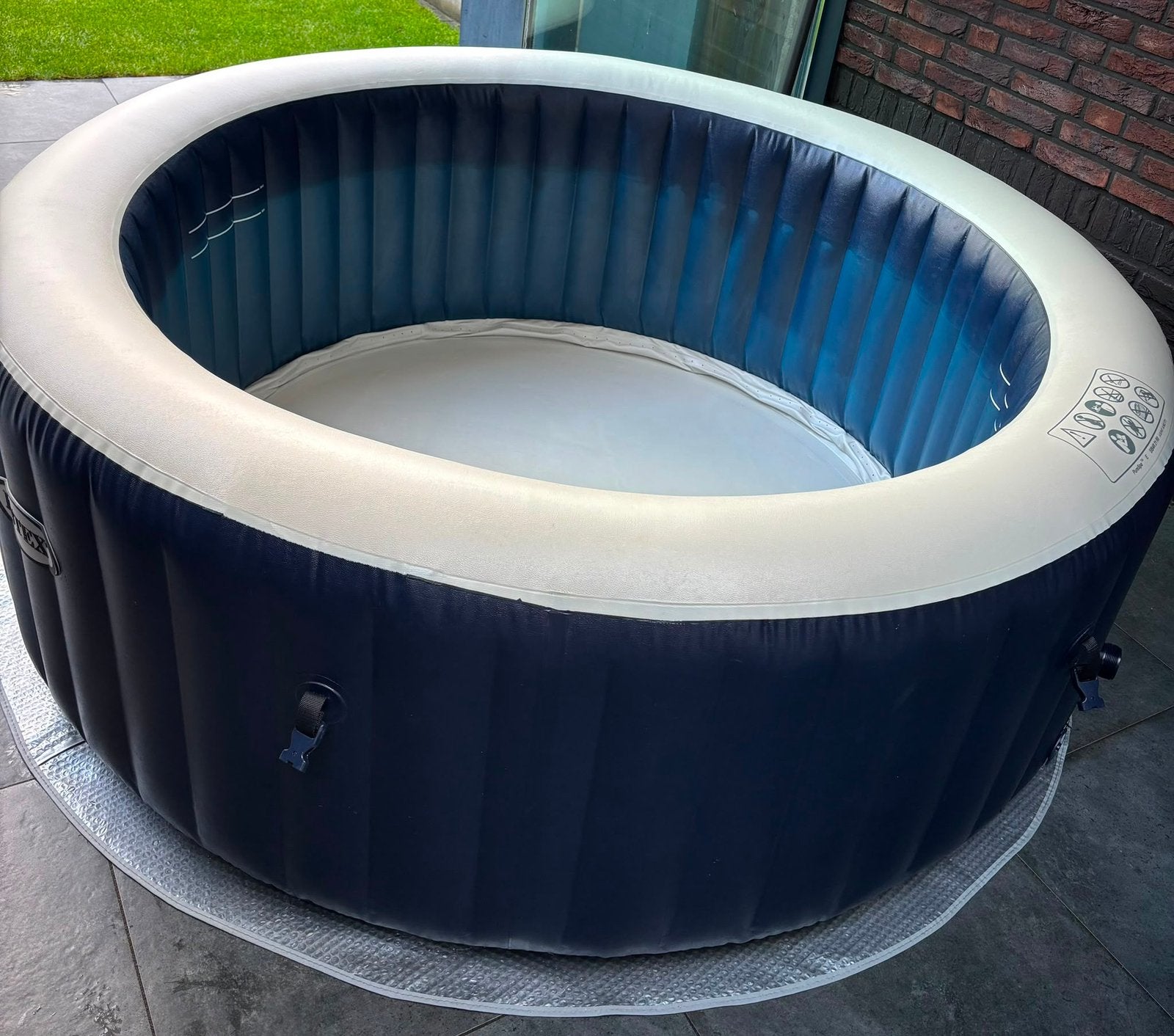 Intex opblaasbare jacuzzi, Ophalen, Zo goed als nieuw, Afdekzeil, Opblaasbaar