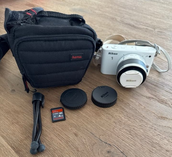 Nikon 1 J1 camera met SD kaart, statief en tasje, Audio, Tv en Foto, Fotocamera's Digitaal, Ophalen, Geheugenkaart, Zo goed als nieuw