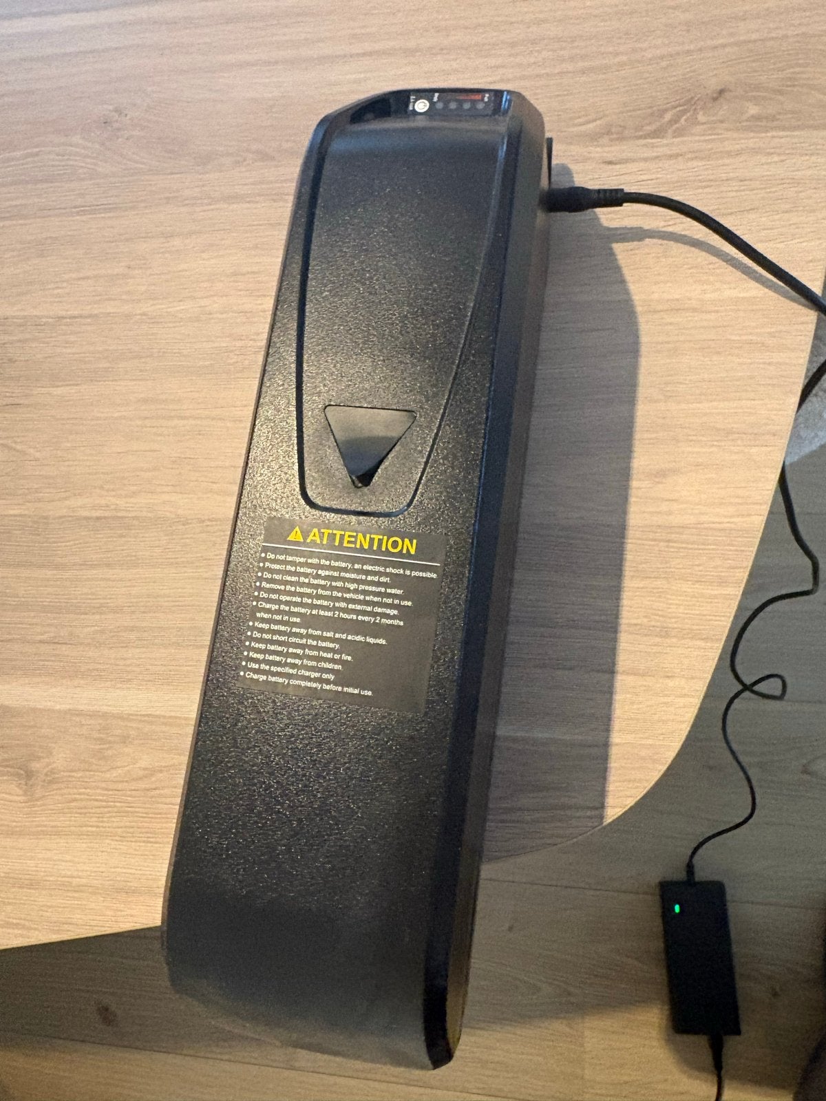 Foto 4 van E-bike accu 36V 10Ah met lader - Zo goed als nieuw