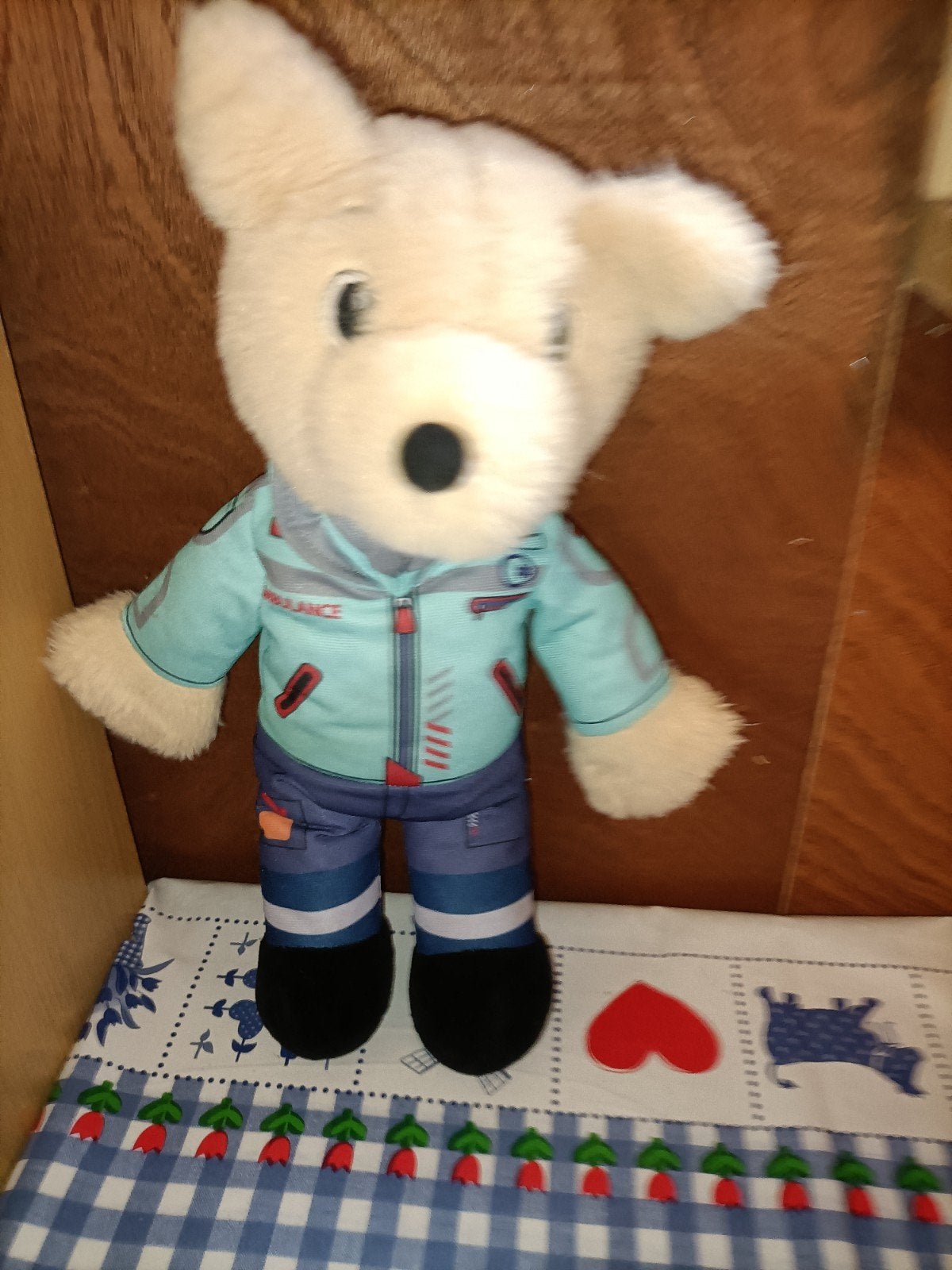 Ambulance hond knuffel 39 cm groot, Kinderen en Baby's, Ophalen of Verzenden, Zo goed als nieuw