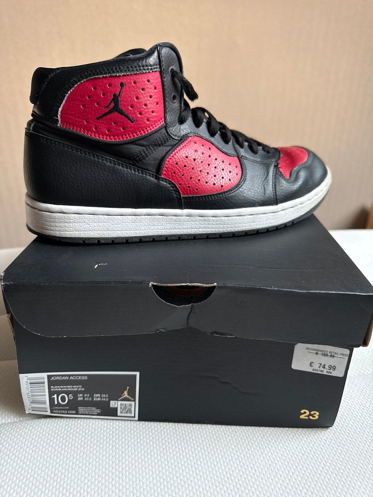 Jordan Access Sneakers Zwart/Rood - Maat 44.5, Ophalen of Verzenden, Zo goed als nieuw, Zwart, Sneakers of Gympen