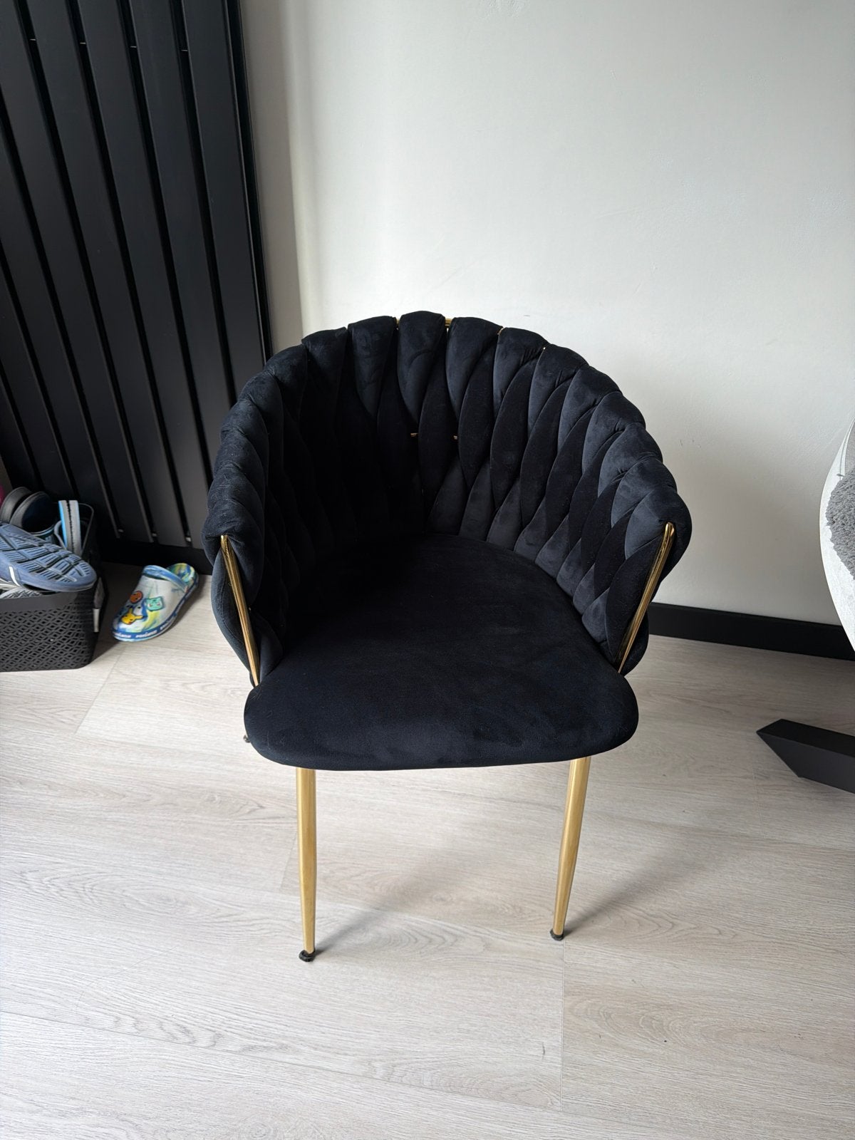 5x Zwarte Suede Stoelen met Gouden Poten - Zo goed als nieuw, Huis en Inrichting, Stoelen, Ophalen, Zwart, Zo goed als nieuw, Stof