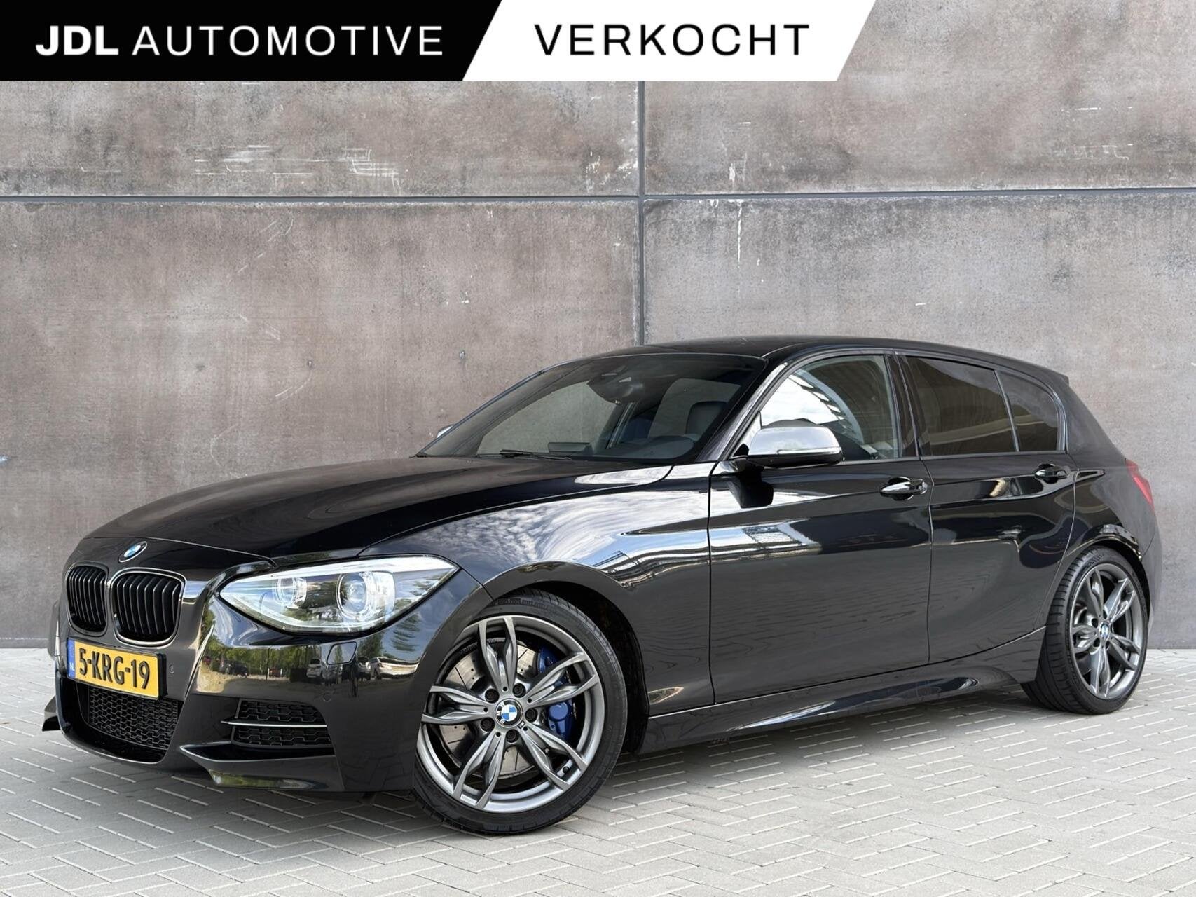 BMW 1-serie M135i High Executive | Orgineel NL | Navigatie |, Auto's, BMW, Euro 5, Achterwielaandrijving, Gebruikt, Zwart