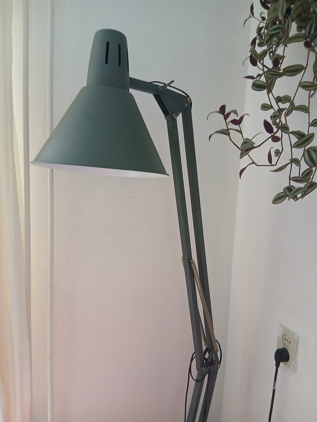 Industriele grijze vloerlamp zware kwaliteit verstelbaar, Ophalen, E27 (groot), Zo goed als nieuw, Metaal