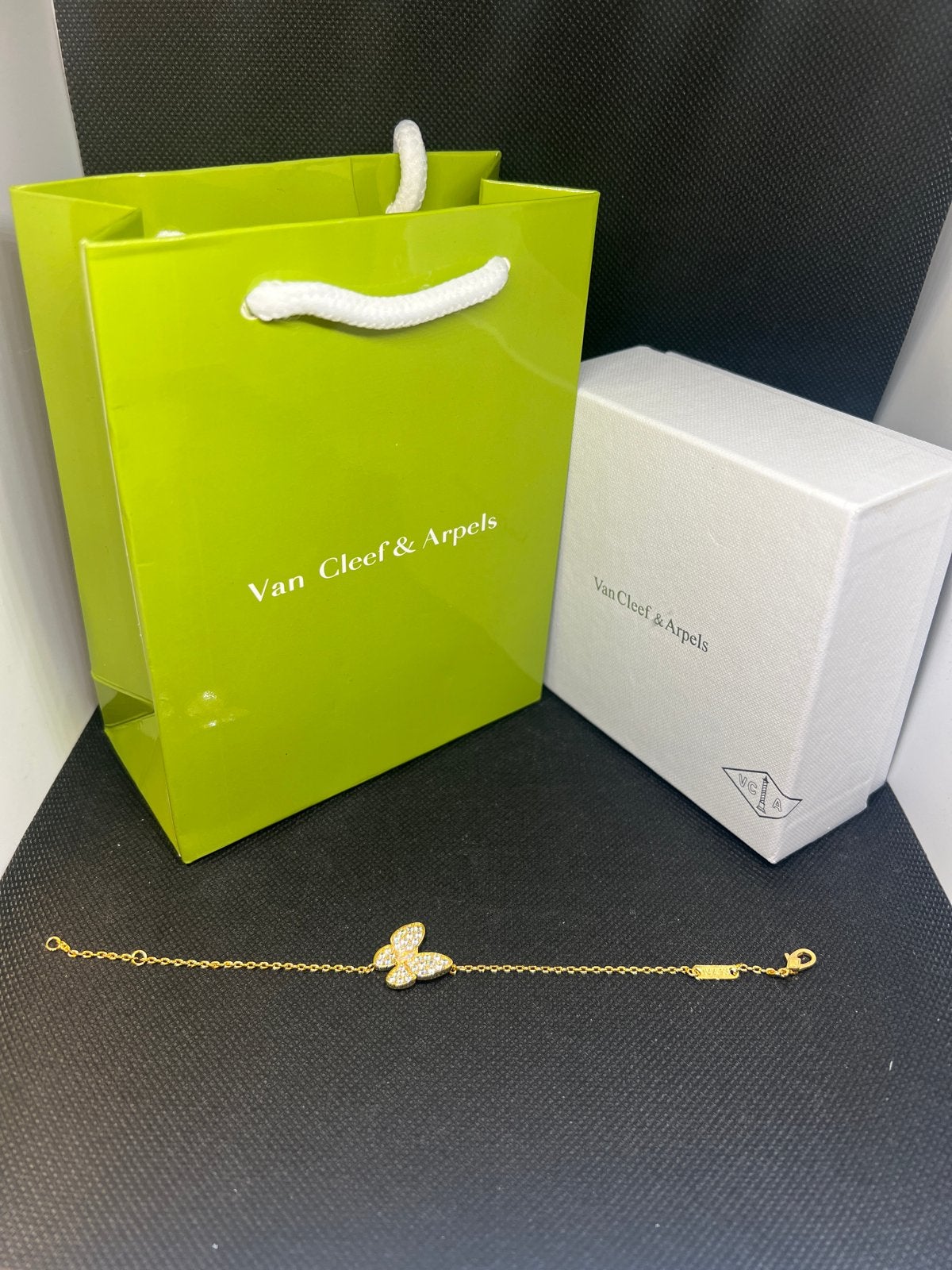 Nieuwe Van Cleef & Arpels vlinder armband op=Op, Verzenden, Nieuw, Goud, Met strass