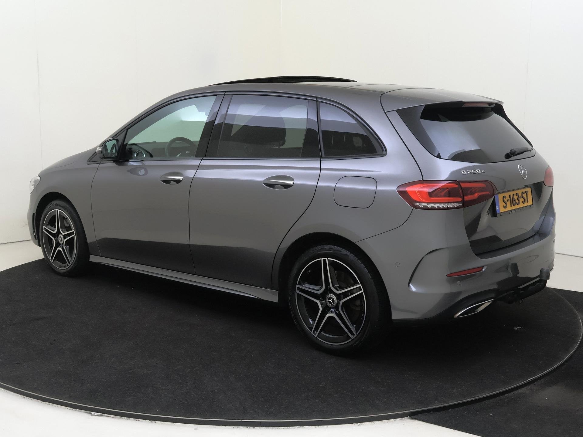 Mercedes-Benz B-klasse 250e Business Solution AMG-Line / Pan, Gebruikt, 4 cilinders, 16 kWh, Leder en Stof
