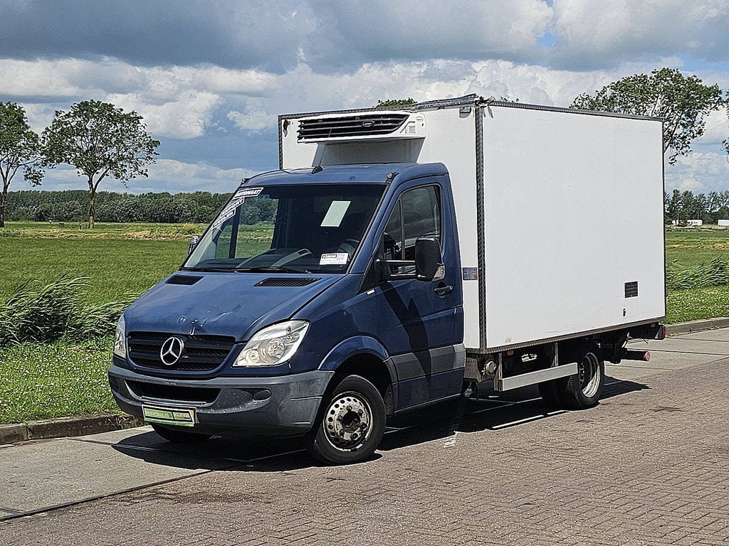 MERCEDES-BENZ SPRINTER 516 frigo automaat ac, Auto's, Bestelauto's, Euro 5, Gebruikt, Elektrische ramen, Blauw