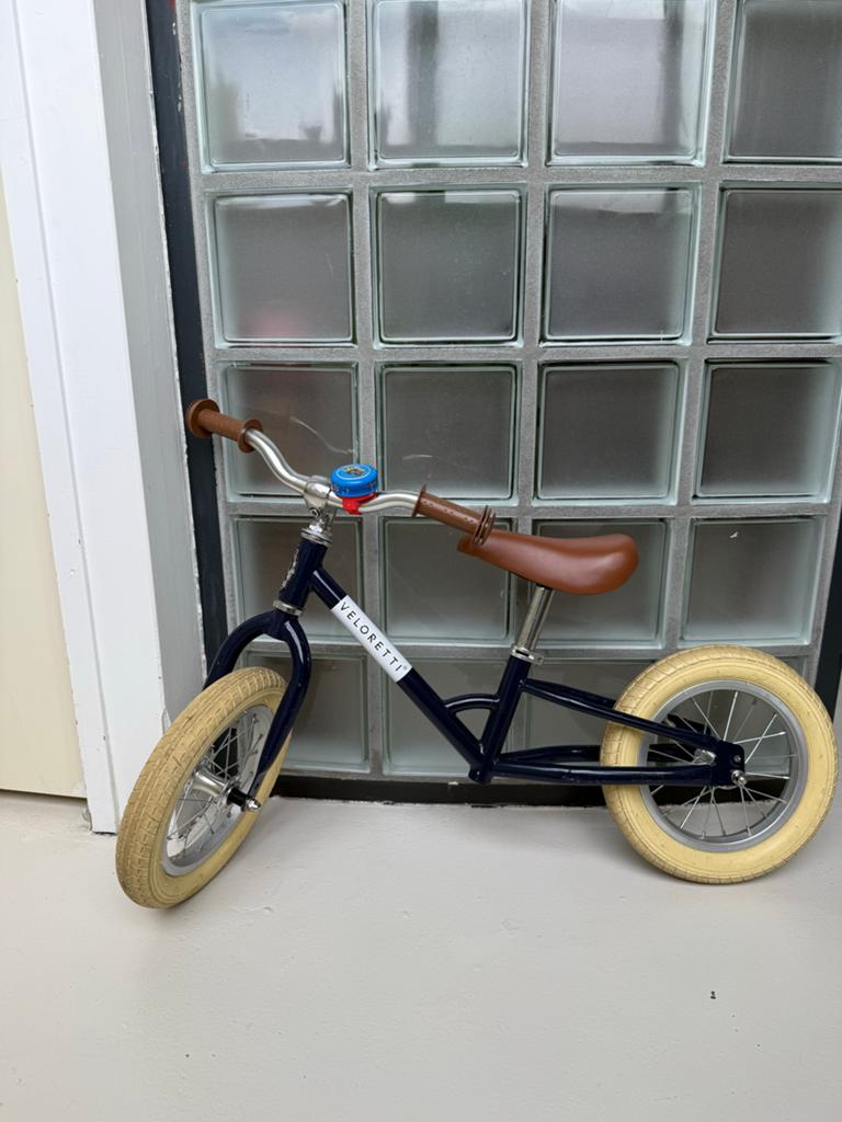 Veloretti loopfiets - Donkerblauw met bruin zadel, Ophalen, Zo goed als nieuw, Minder dan 16 inch