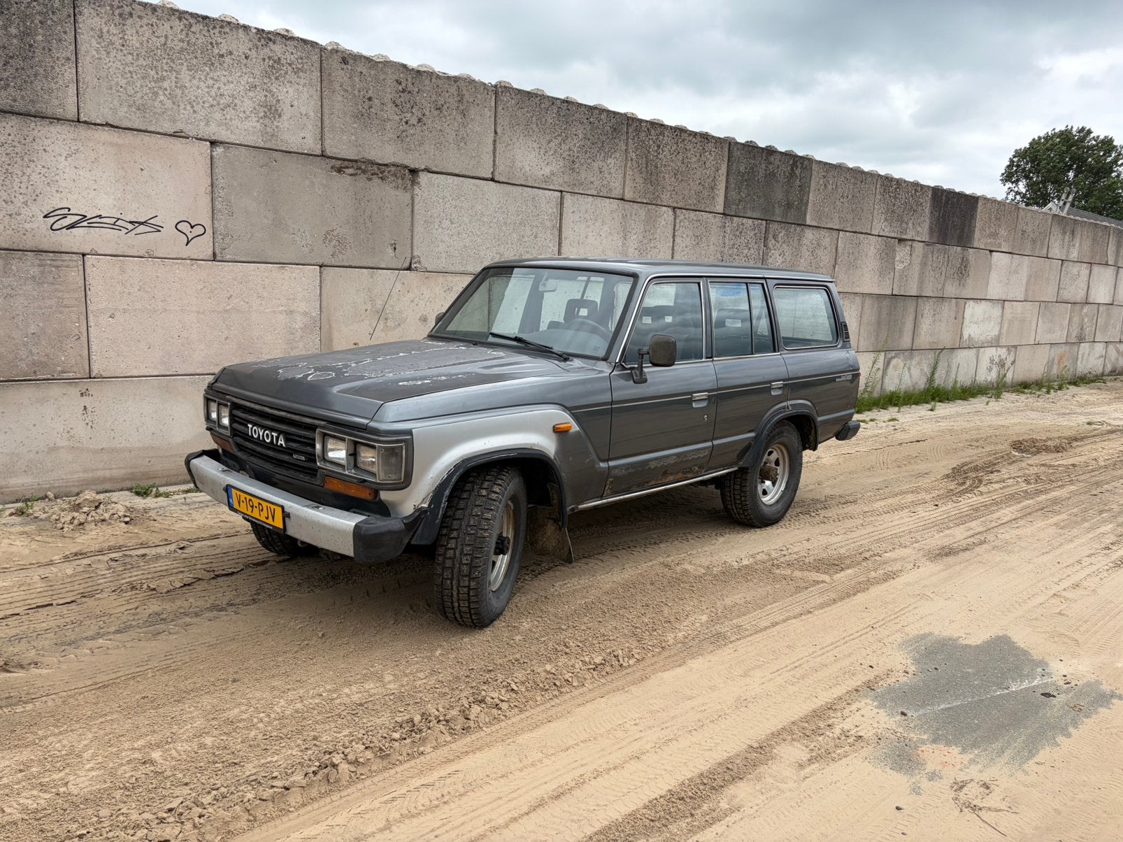 Leuke Toyota Landcruiser HJ61, Auto's, Bestelauto's, Particulier, Toyota, Diesel, Geïmporteerd, Zilver of Grijs, Ophalen of Verzenden