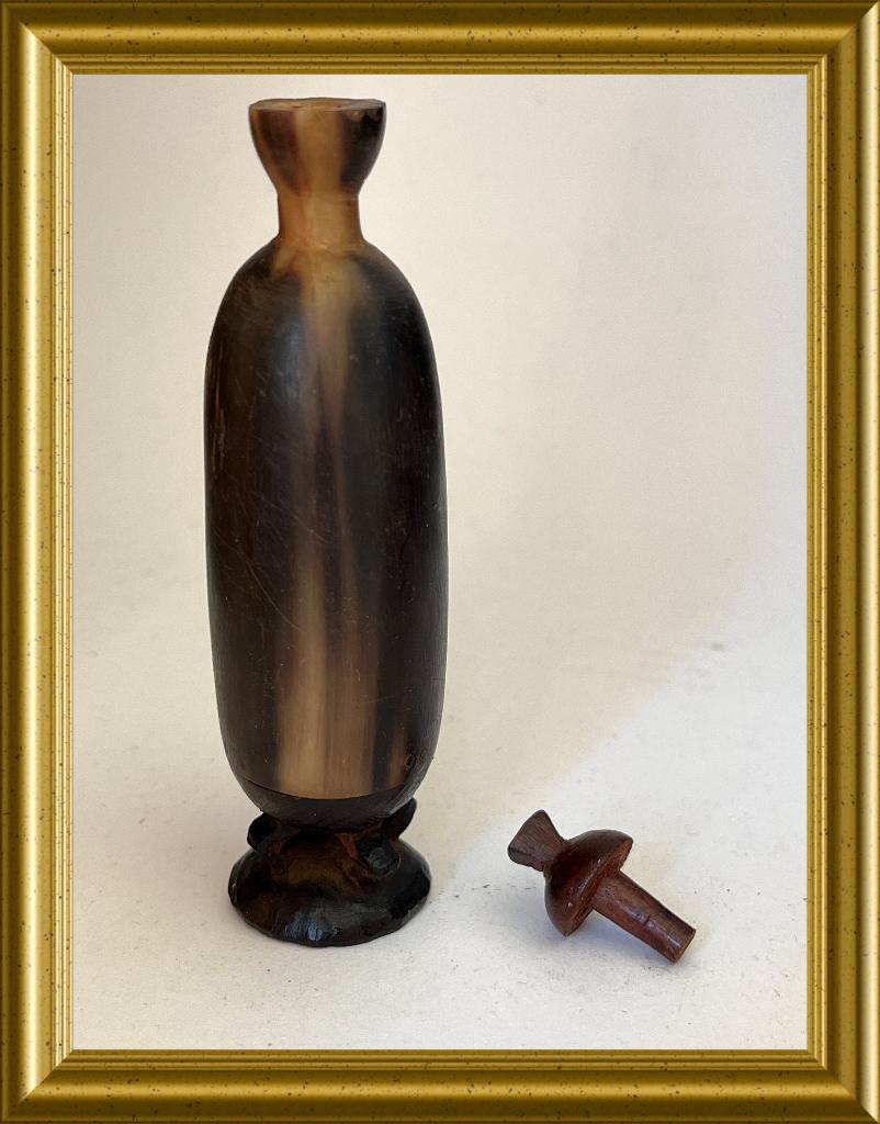 Oud klein flesje, gemaakt van hoorn, Antiek en Kunst, Ophalen of Verzenden