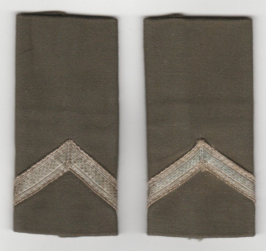 set rangen epauletten Sergeant (B16) - Cavalerie / Mil Admin, Verzenden, Landmacht, Nederland, Embleem of Badge