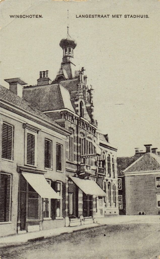 Winschoten. - Langestraat met Stadhuis. - 1909 gelopen, Verzamelen, Ansichtkaarten | Nederland, Verzenden, Voor 1920, Gelopen