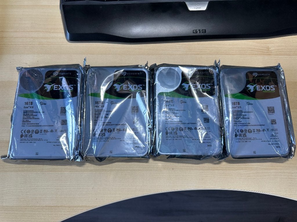 Seagate Exos X18 16TB – ST16000NM000J – 4x nieuw, Intern, 16TB, Nieuw, Ophalen of Verzenden