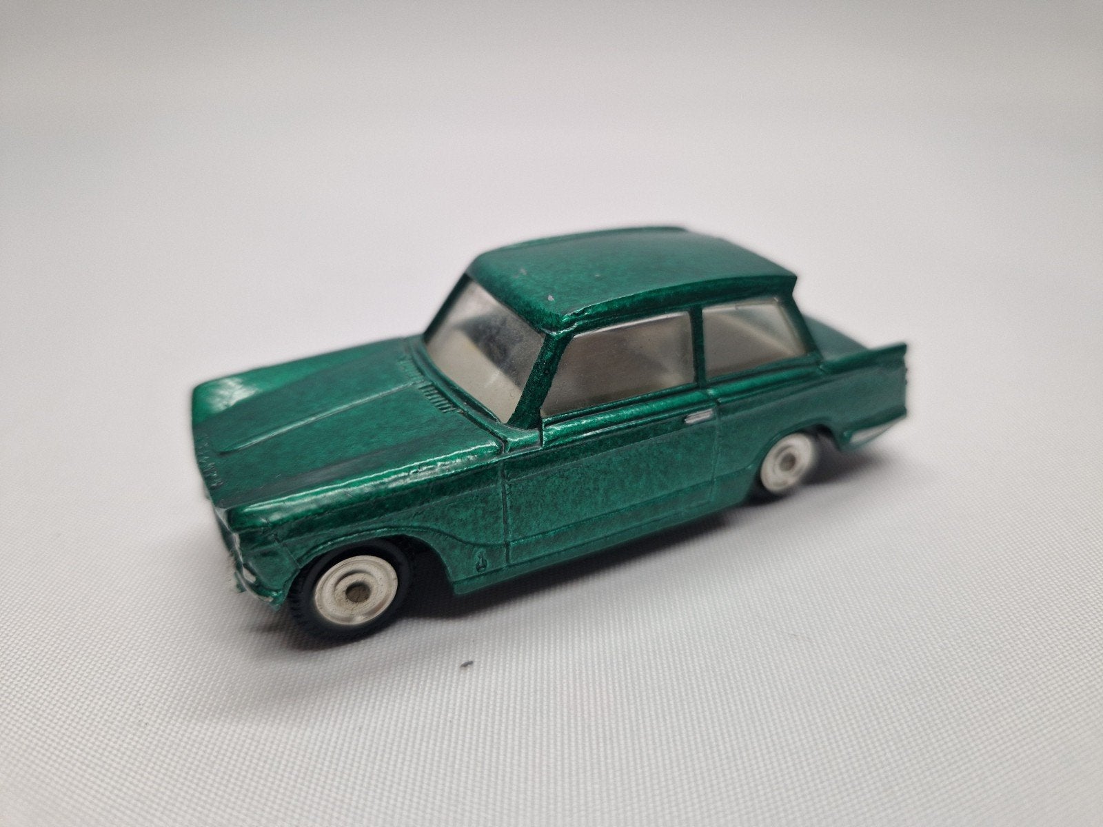 Dinky Toys 134 (India) Triumph Vitesse, Ophalen of Verzenden, Gebruikt, Auto, Dinky Toys