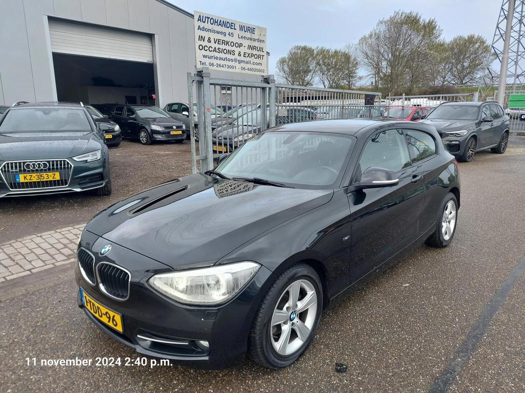 BMW 1-serie 114i EDE Business Sport/3D/Apk 07-11-2025, Auto's, BMW, 1-Serie, Achterwielaandrijving, Gebruikt, Euro 6