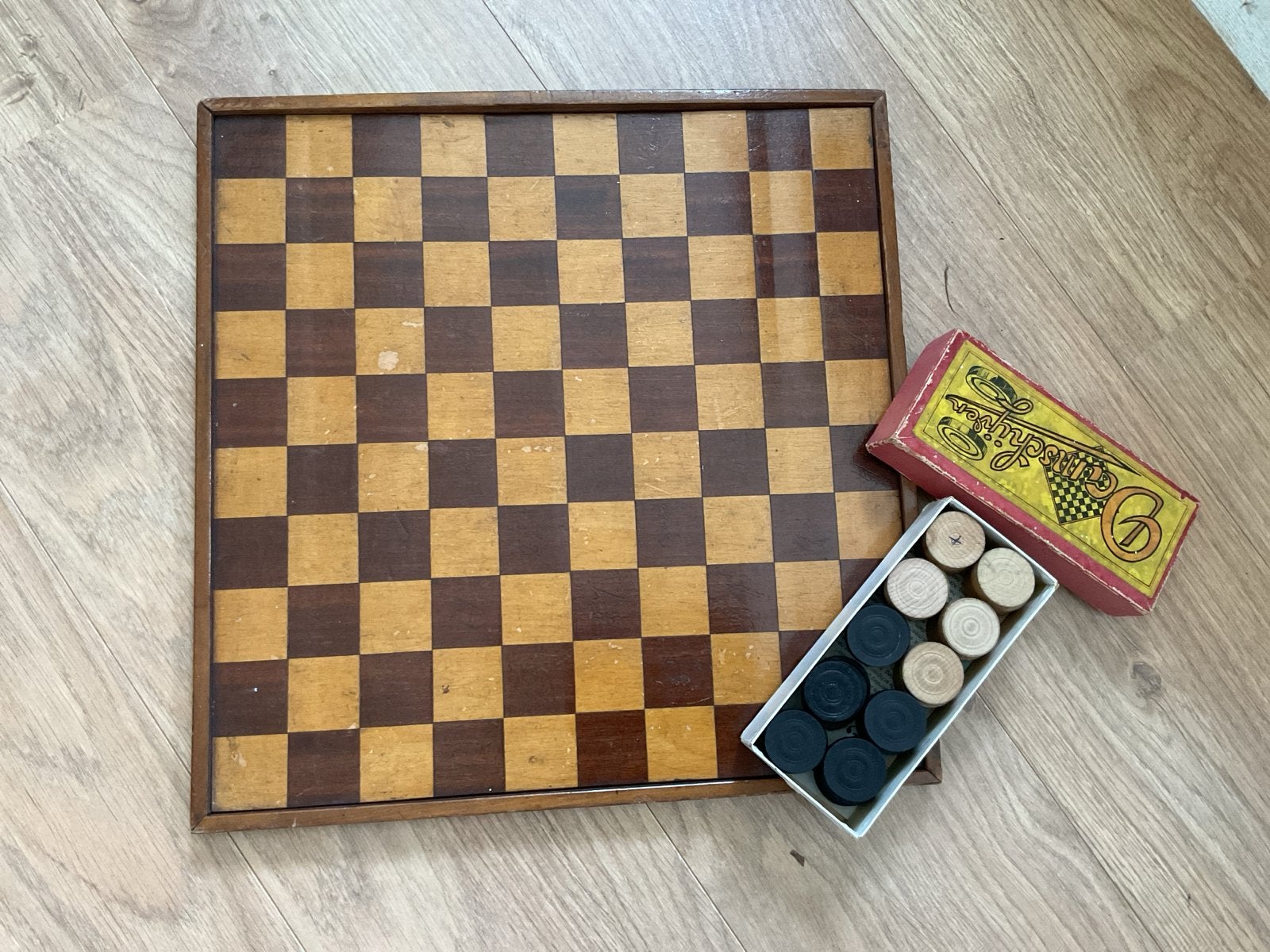 Antiek Schaak/Dambord met Damstenen, Een of twee spelers, Ophalen of Verzenden, Gebruikt
