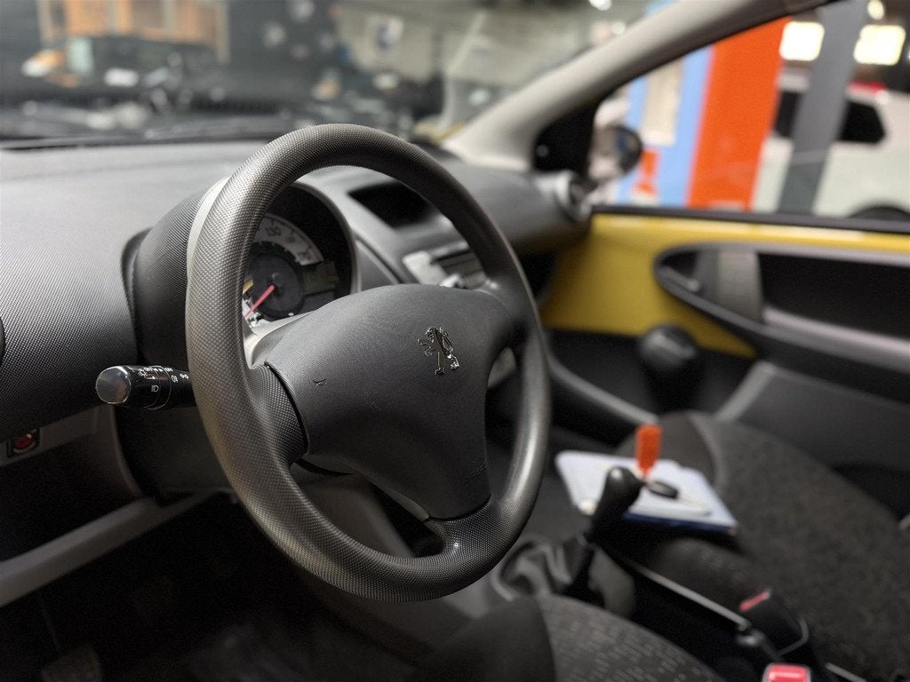 Peugeot 107 1.0 115DKM! Leuke Auto! Sport! (bj 2010), Gebruikt, Elektrische ramen, 1290 kg, 68 pk