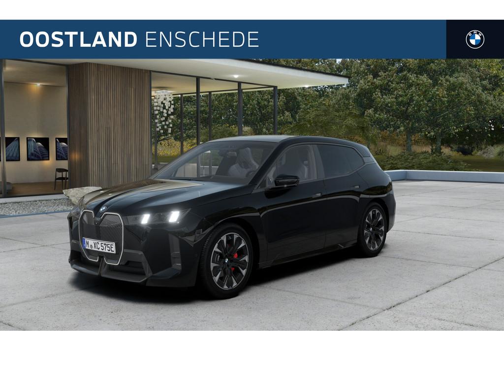 BMW iX xDrive60 M Sport / Panoramadak Sky Lounge / Trekhaak, IX, Zwart, Leder, 2480 kg