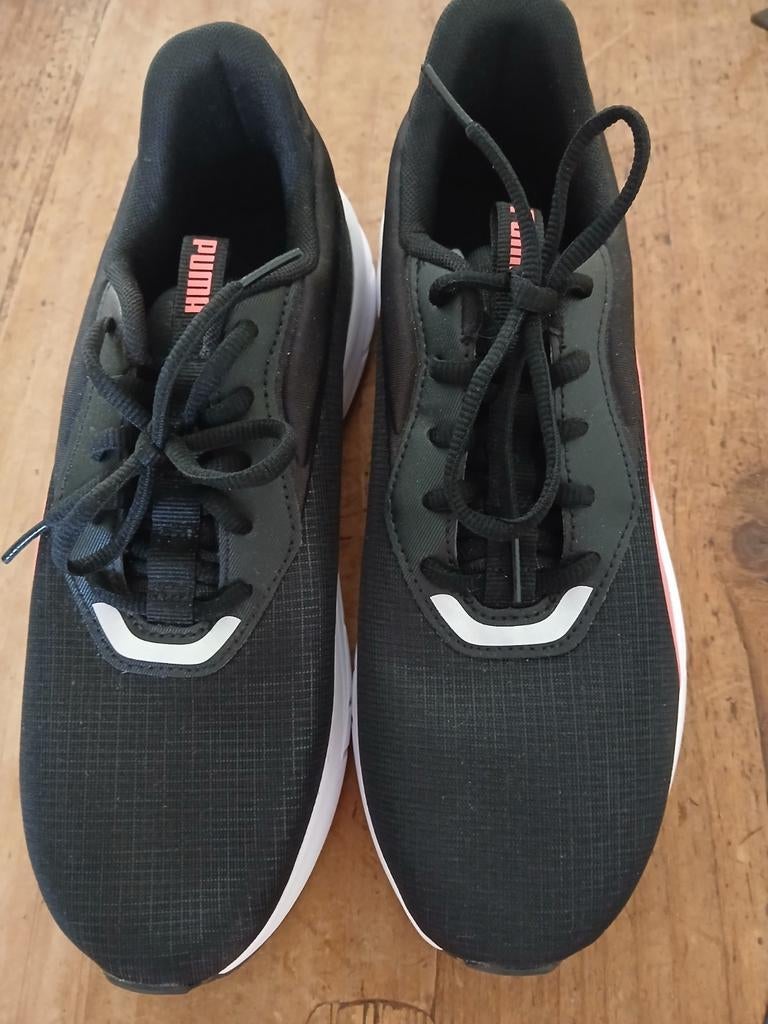 Puma schoenen maat 40, Ophalen, Zo goed als nieuw, Zwart, Sneakers of Gympen