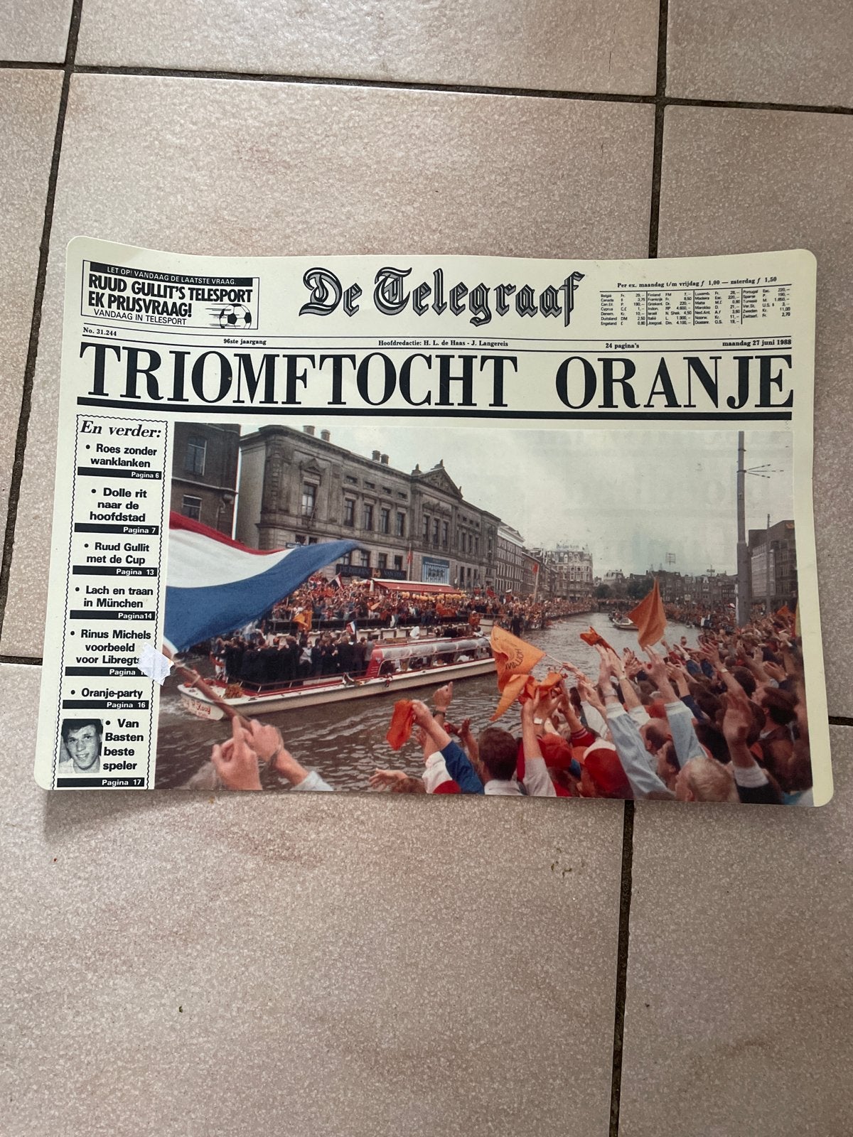 Placemat De Telegraaf Triumftocht Oranje 1988, Boeken, Ophalen of Verzenden, Zo goed als nieuw, Overige typen